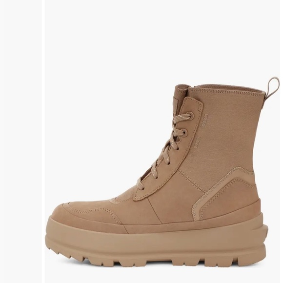 UGG Lug Platform Lace-Up
Combat Boot 🥾🥾🥾(Women) - Picture 4 of 9